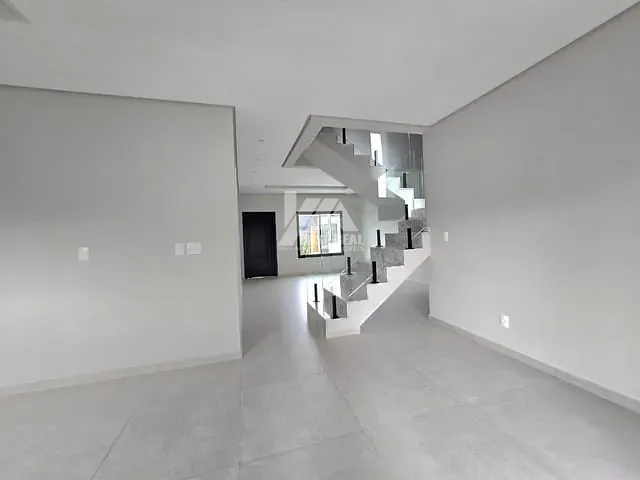 Casa com 200m² 3 quartos e 3 banheiros, à venda, no bairro Jardim Carvalho em Ponta Grossa