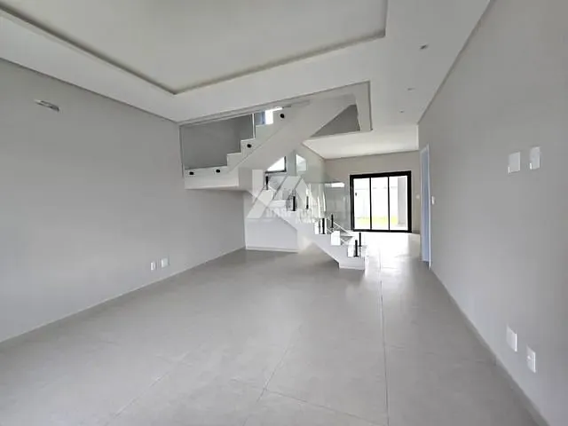 Casa com 200m² 3 quartos e 3 banheiros, à venda, no bairro Jardim Carvalho em Ponta Grossa