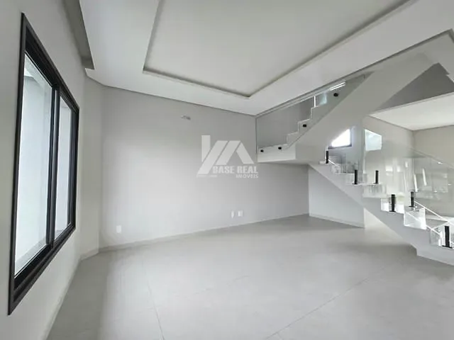 Casa com 200m² 3 quartos e 3 banheiros, à venda, no bairro Jardim Carvalho em Ponta Grossa