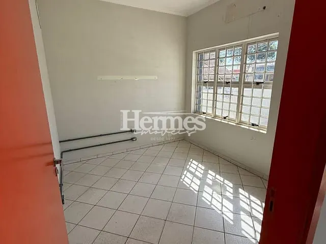 Casa com 312m², para alugar, no bairro Santa Cecília em Paulínia