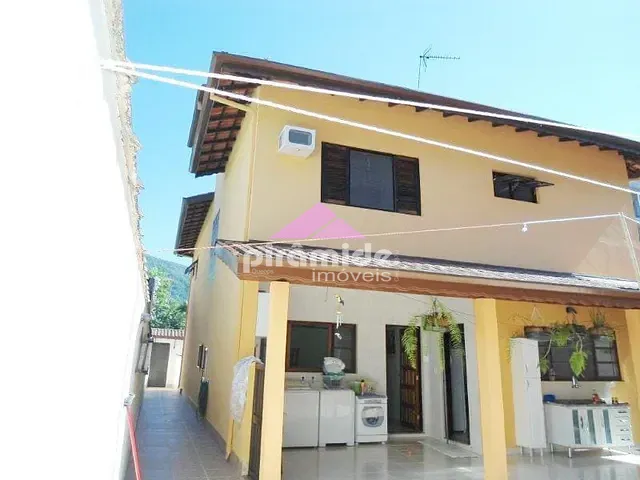 Casa com 381m² 3 quartos e 2 banheiros, à venda, no bairro Umuarama em Ubatuba