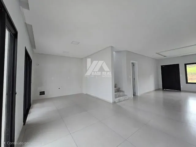 Casa com 200m² 3 quartos e 4 banheiros, à venda, no bairro Jardim Carvalho em Ponta Grossa