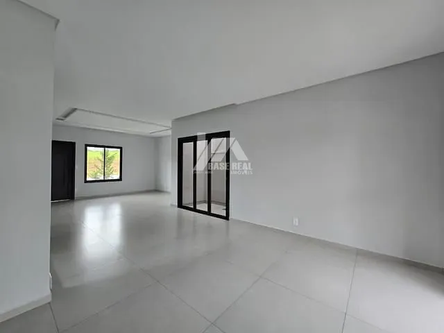 Casa com 200m² 3 quartos e 4 banheiros, à venda, no bairro Jardim Carvalho em Ponta Grossa