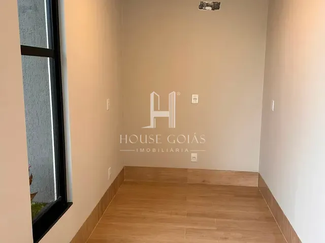Casa com 321m² 3 quartos e 4 banheiros, à venda, no bairro Jardim Cristal em Aparecida de Goiânia