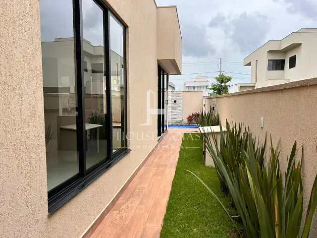 Casa com 321m² 3 quartos e 4 banheiros, à venda, no bairro Jardim Cristal em Aparecida de Goiânia