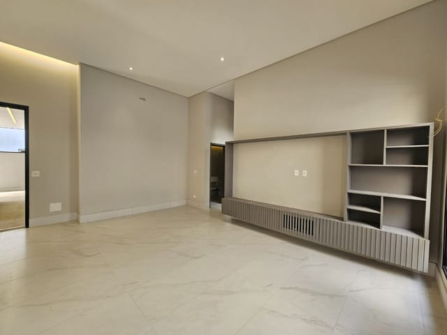 Casa com 450m² 3 quartos e 5 banheiros, à venda ou para alugar, no bairro Jardim do Golfe em São José dos Campos