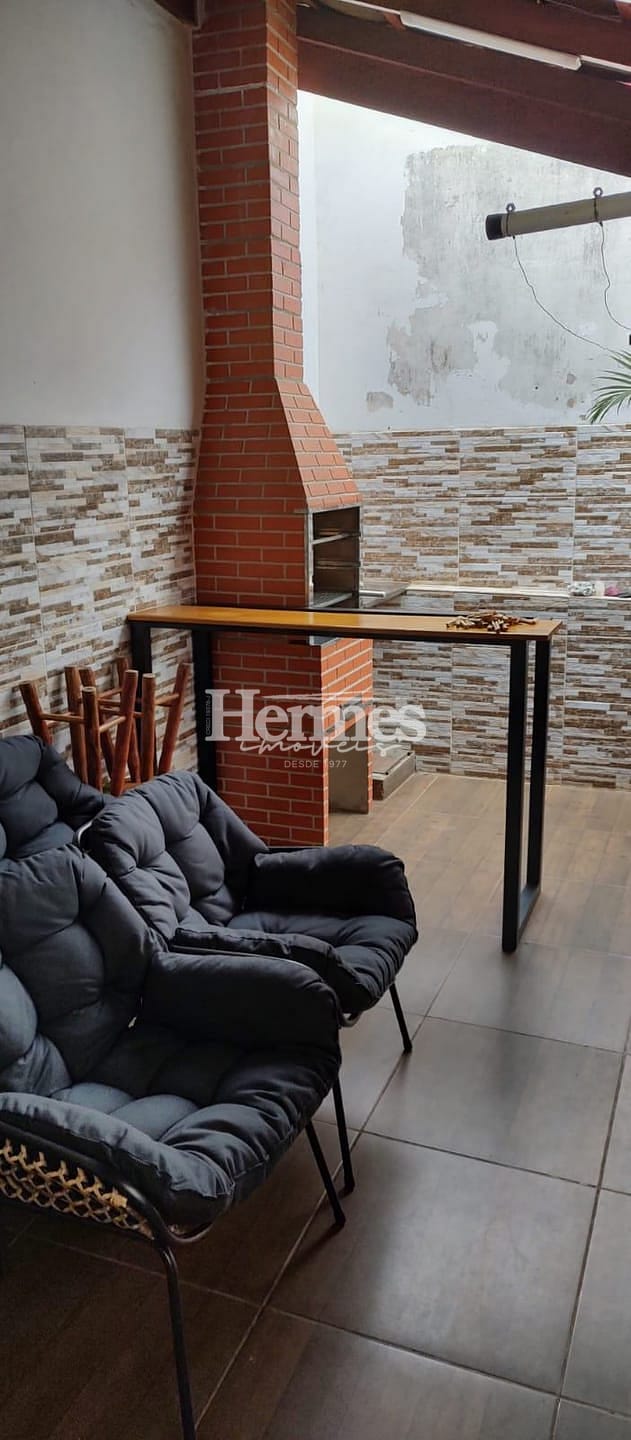 Casa à venda com 2 quartos, 72m² - Foto 1