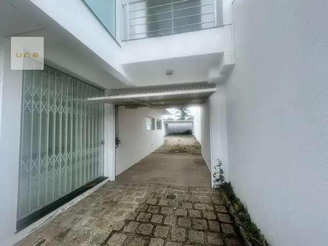 Casa com 370m², à venda, no bairro Rebouças em Curitiba