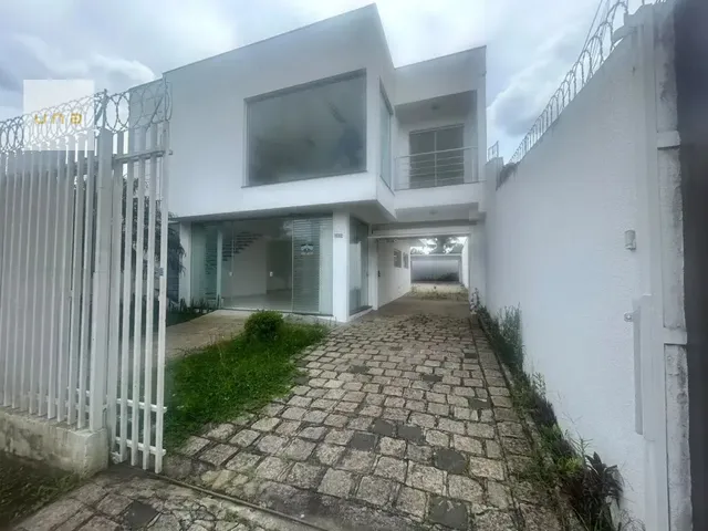 Casa com 370m², à venda, no bairro Rebouças em Curitiba