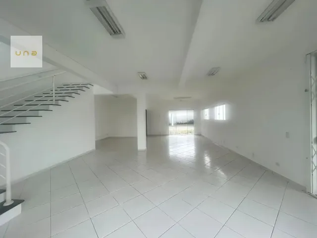 Casa com 370m², à venda, no bairro Rebouças em Curitiba