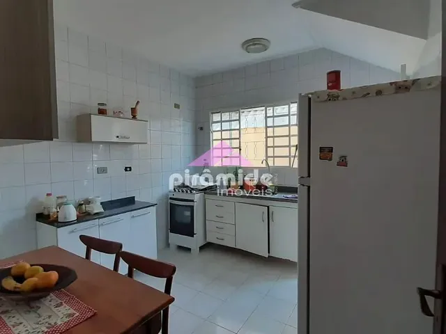 Casa com 125m² 3 quartos e 2 banheiros, à venda ou para alugar, no bairro Jardim das Indústrias em São José Dos Campos