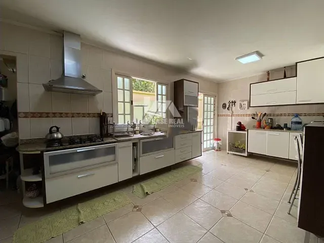 Casa 4 quartos e 5 banheiros, à venda, no bairro Estrela em Ponta Grossa