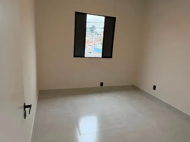 Casa 2 quartos e 2 banheiros, para alugar, no bairro Cidade Intercap em Taboão da Serra