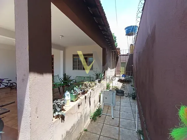 Casa com 600m² 3 quartos e 3 banheiros, à venda, no bairro Centro em Anápolis
