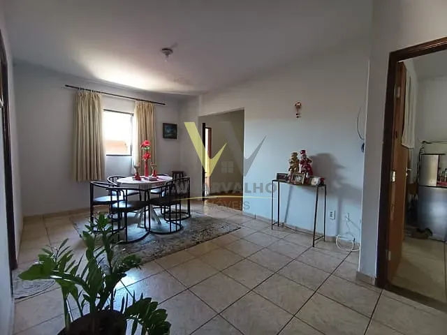 Casa com 600m² 3 quartos e 3 banheiros, à venda, no bairro Centro em Anápolis