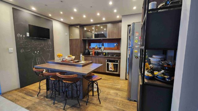 Casa com 300m² 3 quartos e 3 banheiros, à venda, no bairro Três Vendas em Pelotas