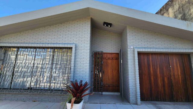 Casa com 300m² 3 quartos e 3 banheiros, à venda, no bairro Três Vendas em Pelotas