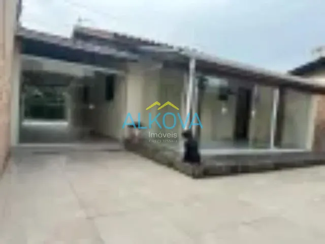 Casa 3 quartos e 3 banheiros, à venda, no bairro Jardim Casa Branca em Caraguatatuba