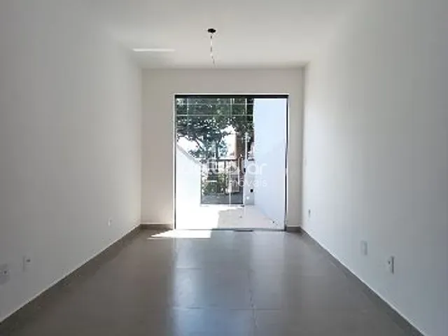 Casa com 122m² 2 quartos e 3 banheiros, à venda, no bairro Santa Mônica em Belo Horizonte