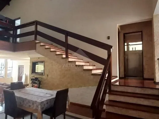 Casa com 230m² 3 quartos e 4 banheiros, à venda, no bairro Jardim Pedroso em Mauá