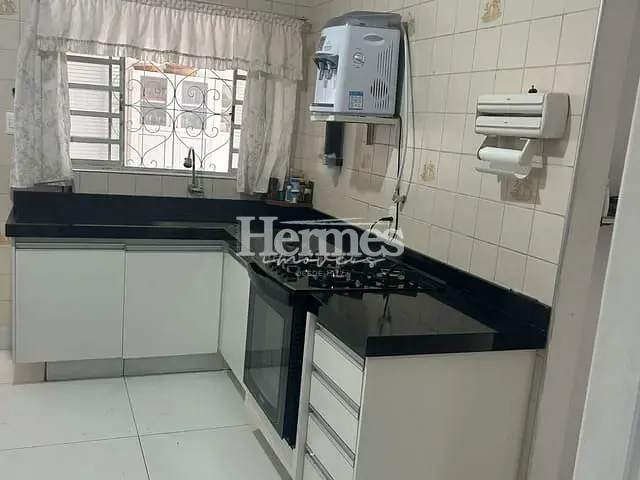 Casa com 300m² 2 quartos e 3 banheiros, à venda, no bairro Jardim Nova Europa em Campinas