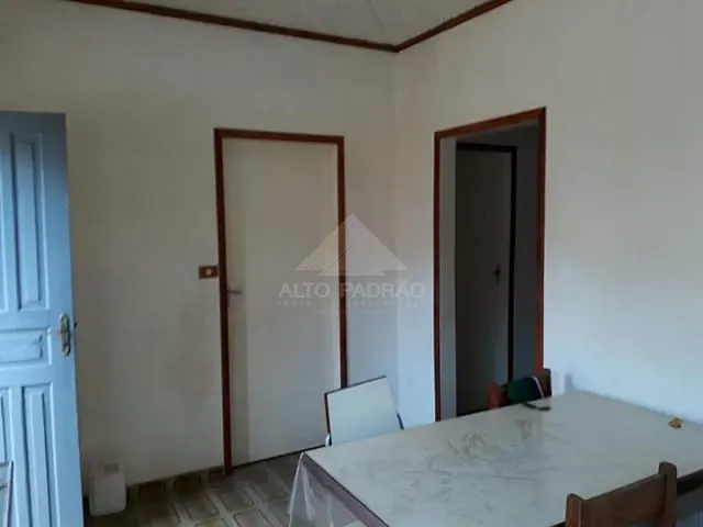 Casa com 300m² 3 quartos e 1 banheiro, à venda, no bairro Vila Santa Rosa em Mauá