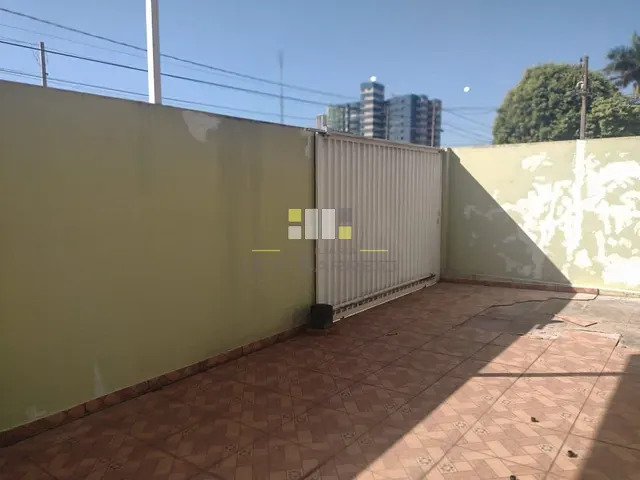 Casa com 270m² 3 quartos e 2 banheiros, à venda, no bairro Vila Menuzzo em Sumaré