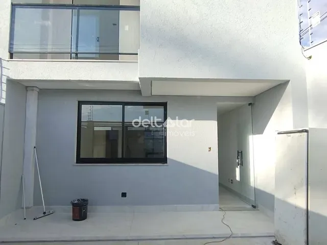 Casa com 96m² 3 quartos e 2 banheiros, à venda, no bairro Planalto em Belo Horizonte