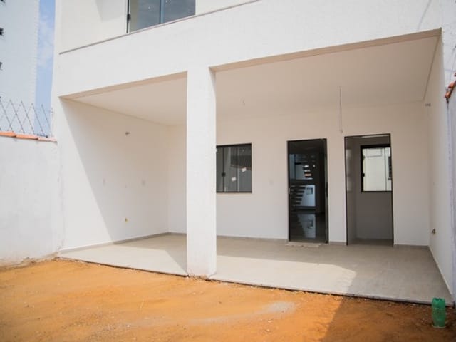 Casa com 150m² 3 quartos e 3 banheiros, à venda, no bairro Piracangaguá (Chácara Flórida) em Taubaté