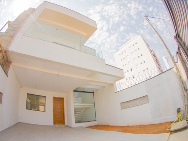 Casa com 150m² 3 quartos e 3 banheiros, à venda, no bairro Piracangaguá (Chácara Flórida) em Taubaté