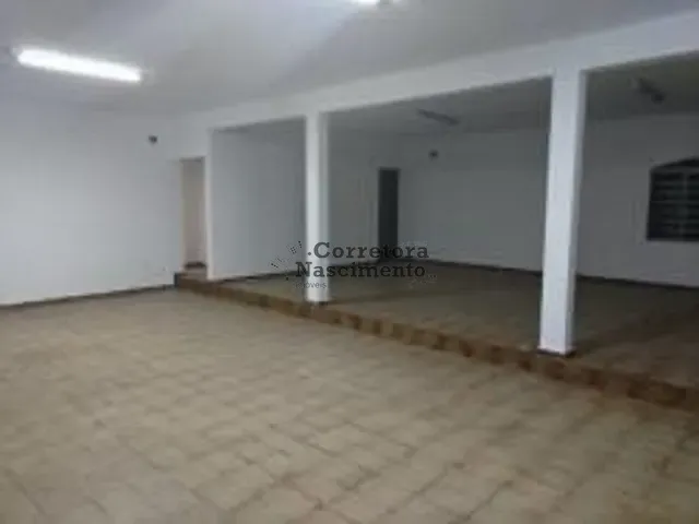 Casa com 2000m² 3 quartos e 3 banheiros, à venda ou para alugar, no bairro Jardim Santa Maria em Jacareí