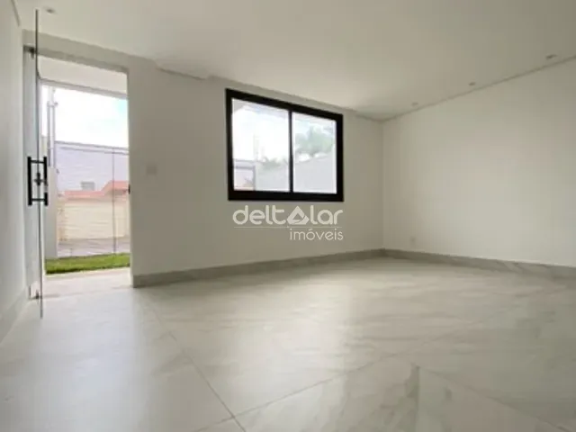 Casa com 96m² 3 quartos e 2 banheiros, à venda, no bairro Planalto em Belo Horizonte