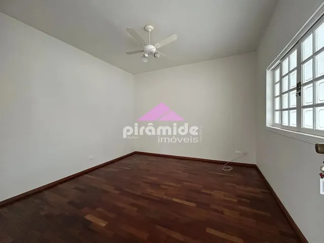 Casa com 360m² 4 quartos e 4 banheiros, à venda ou para alugar, no bairro Urbanova em São José Dos Campos