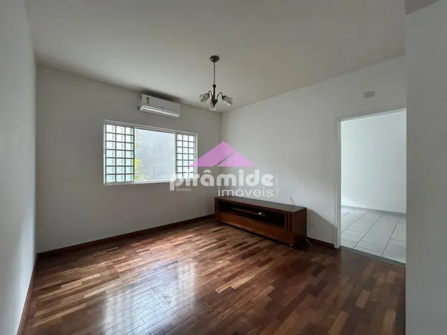 Casa com 360m² 4 quartos e 4 banheiros, à venda ou para alugar, no bairro Urbanova em São José Dos Campos