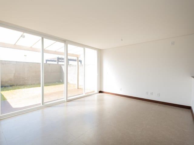 Casa 2 quartos e 3 banheiros, à venda, no bairro Laranjal em Pelotas