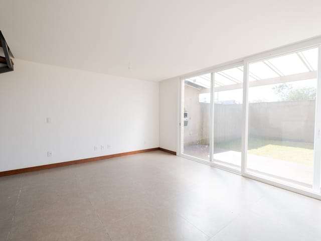 Casa 2 quartos e 3 banheiros, à venda, no bairro Laranjal em Pelotas