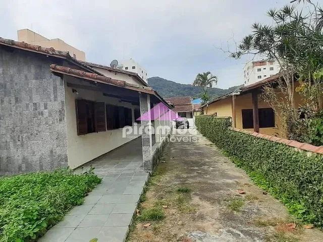 Casa com 360m² 4 quartos e 2 banheiros, à venda, no bairro Martin de Sá em Caraguatatuba