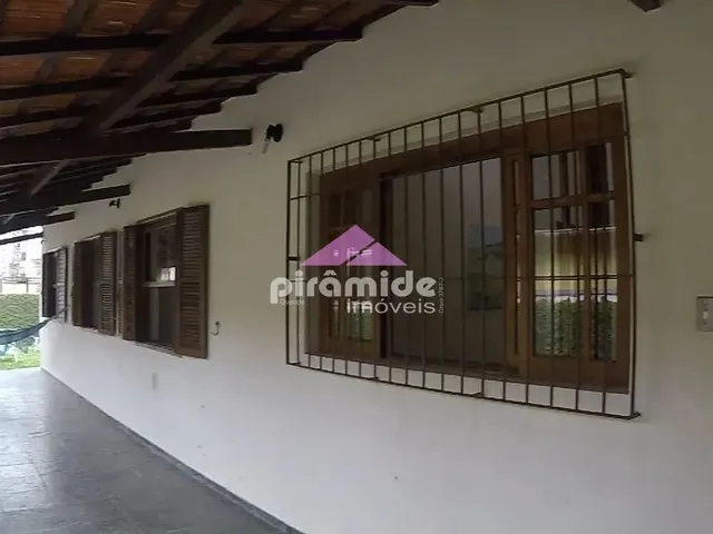 Casa com 360m² 4 quartos e 2 banheiros, à venda, no bairro Martin de Sá em Caraguatatuba
