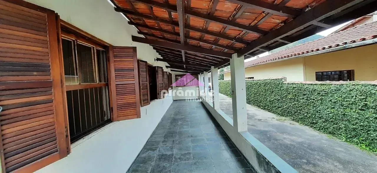 Casa, 4 quartos, 230 m² - Foto 1