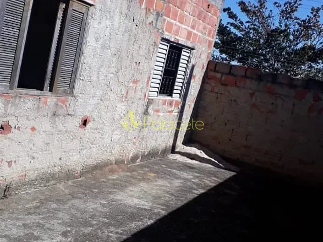 Casa com 3m² 2 quartos e 1 banheiro, à venda, no bairro Santa Luzia em Guaratinguetá