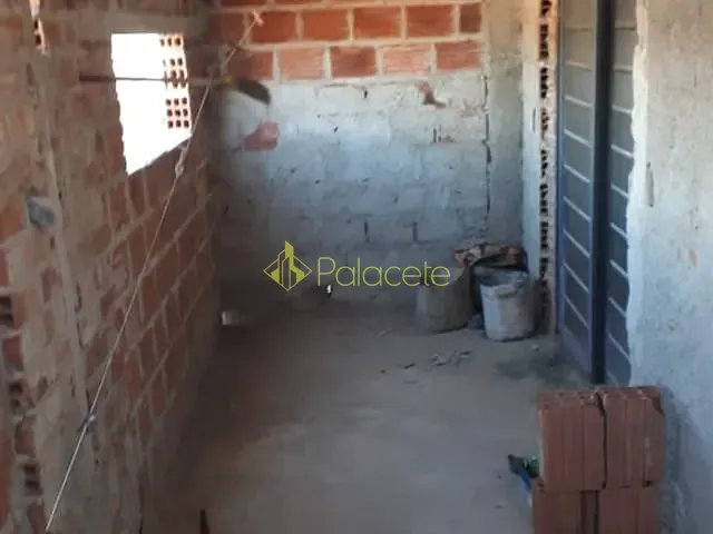 Casa com 3m² 2 quartos e 1 banheiro, à venda, no bairro Santa Luzia em Guaratinguetá