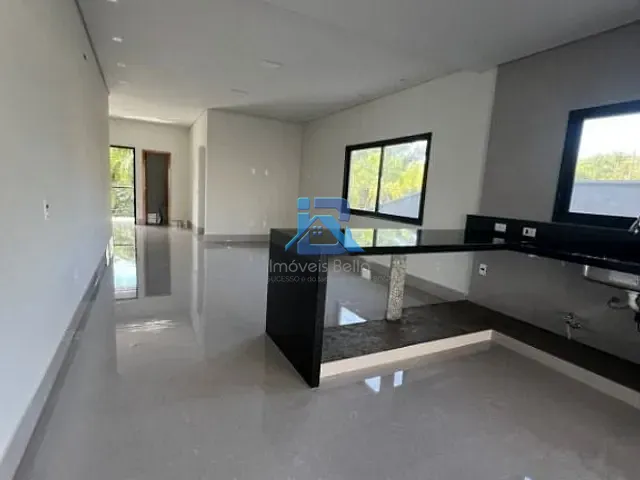 Casa com 384m² 3 quartos e 4 banheiros, à venda, no bairro Residencial Fazenda Serrinha em Itatiba