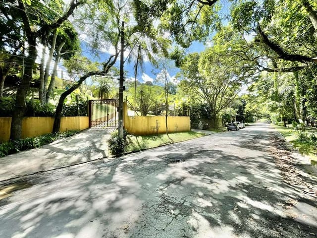Casa com 1262m² 4 quartos e 3 banheiros, à venda, no bairro Chácara Vale do Rio Cotia em Carapicuíba