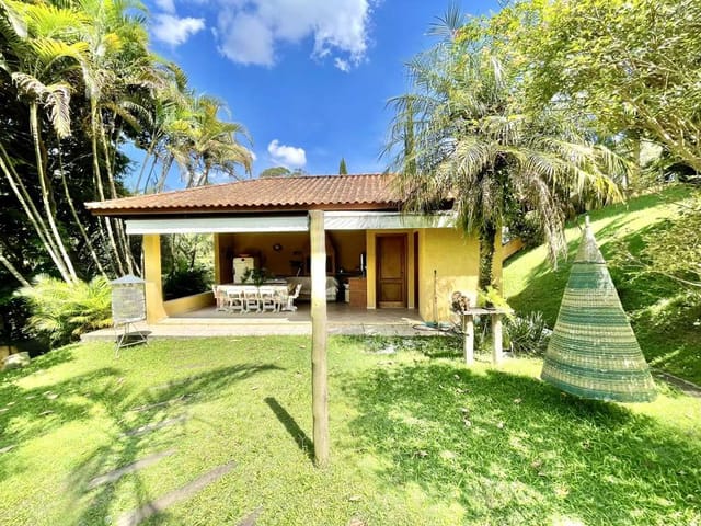 Casa com 1262m² 4 quartos e 3 banheiros, à venda, no bairro Chácara Vale do Rio Cotia em Carapicuíba