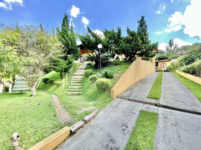 Casa com 1262m² 4 quartos e 3 banheiros, à venda, no bairro Chácara Vale do Rio Cotia em Carapicuíba
