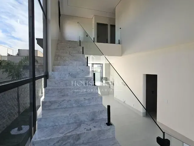 Casa com 317m² 4 quartos e 5 banheiros, à venda, no bairro Jardim Cristal em Aparecida de Goiânia