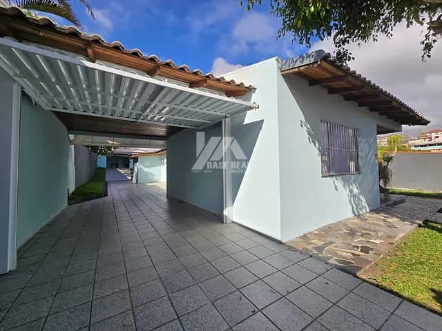 Casa com 462m² 4 quartos e 3 banheiros, à venda, no bairro Jardim Carvalho em Ponta Grossa