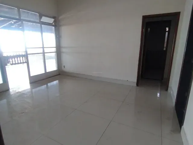 Casa com 360m² 3 quartos e 1 banheiro, para alugar, no bairro Eldorado em Contagem