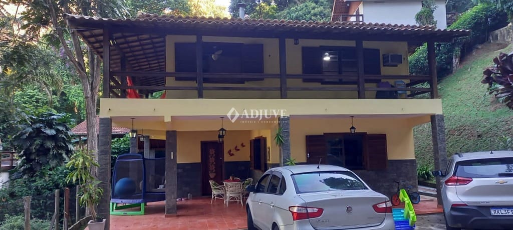 Casa à venda com 3 quartos, 129m² - Foto 1
