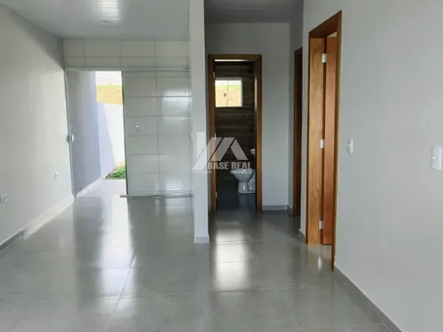 Casa 2 quartos e 1 banheiro, à venda, no bairro Cará-cará em Ponta Grossa